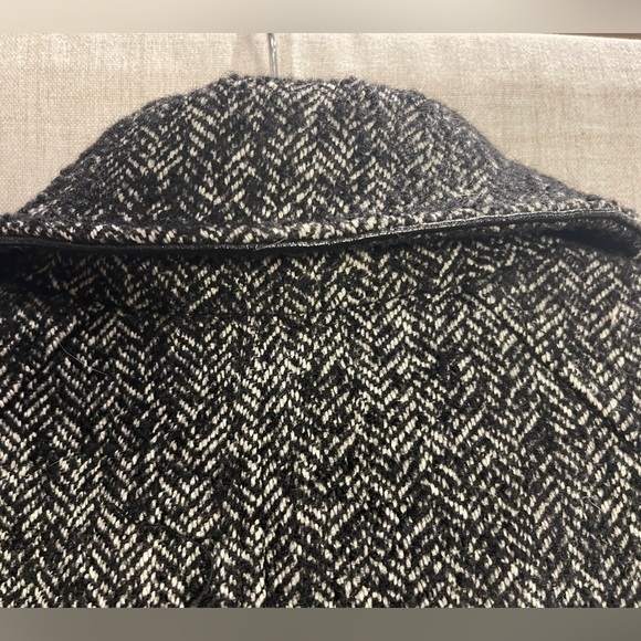 GUESS grey & black wool coat w/faux leather, zipper, and ruffle details. XS - Picture 12 of 15